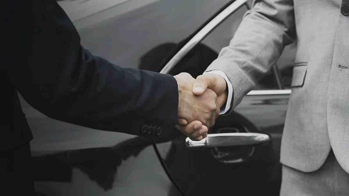 B-BBEE Consultants shaking hands