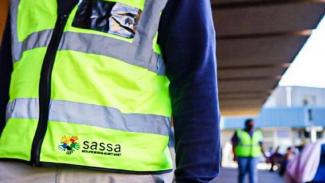 man registring for SASSA R350 grant